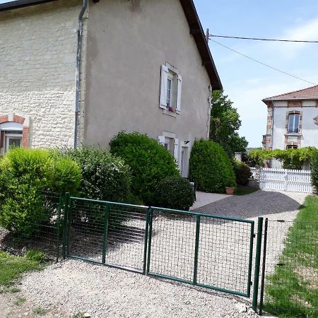 Lacroix-sur-Meuse Gite Aux Lauriers מראה חיצוני תמונה