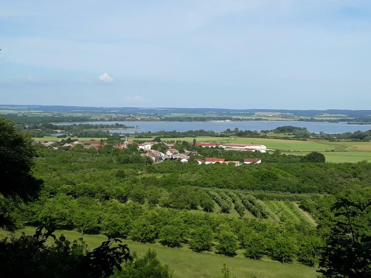 Lacroix-sur-Meuse Gite Aux Lauriers מראה חיצוני תמונה