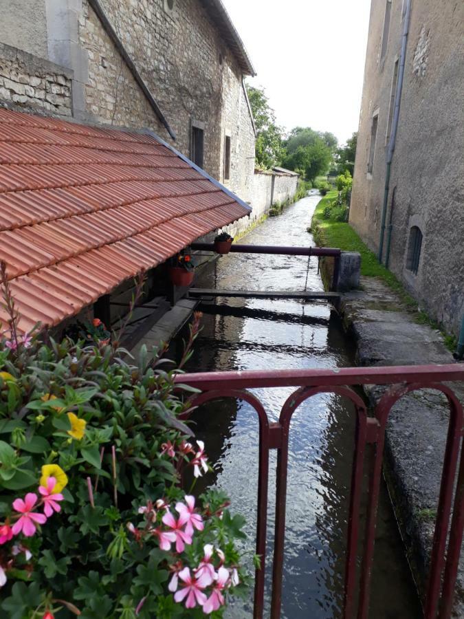 Lacroix-sur-Meuse Gite Aux Lauriers מראה חיצוני תמונה