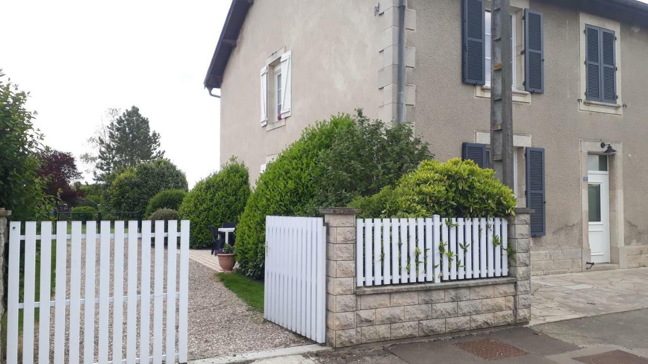 Lacroix-sur-Meuse Gite Aux Lauriers מראה חיצוני תמונה