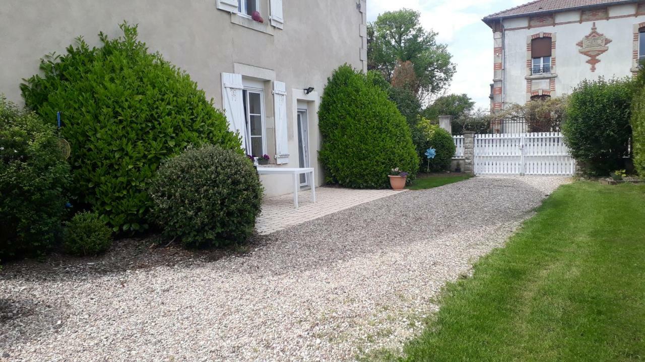 Lacroix-sur-Meuse Gite Aux Lauriers מראה חיצוני תמונה