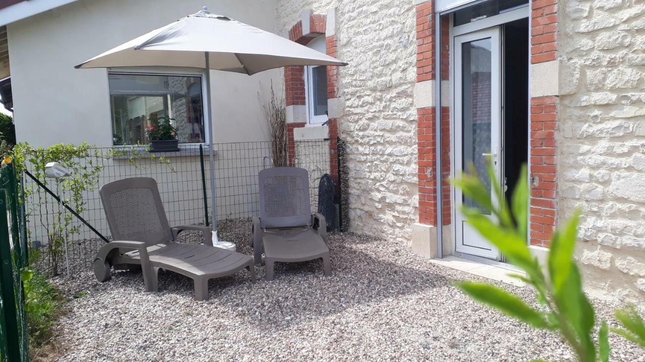Lacroix-sur-Meuse Gite Aux Lauriers מראה חיצוני תמונה