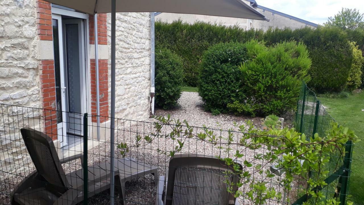 Lacroix-sur-Meuse Gite Aux Lauriers מראה חיצוני תמונה